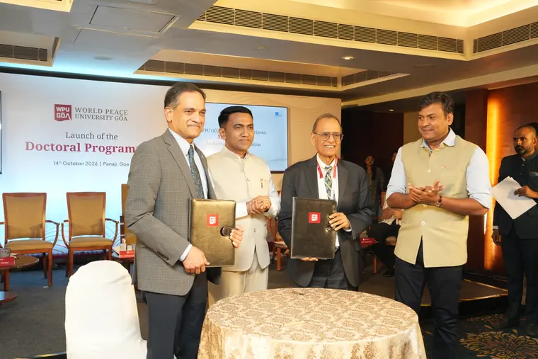 Exchange of MoU documents between WPU GŌA and University of Arizona